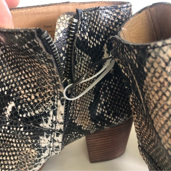 Madewell The Rosie in Snake Embossed Leather Stacked Heel Ankle Boot Size 7.5 - Picture 11 of 13